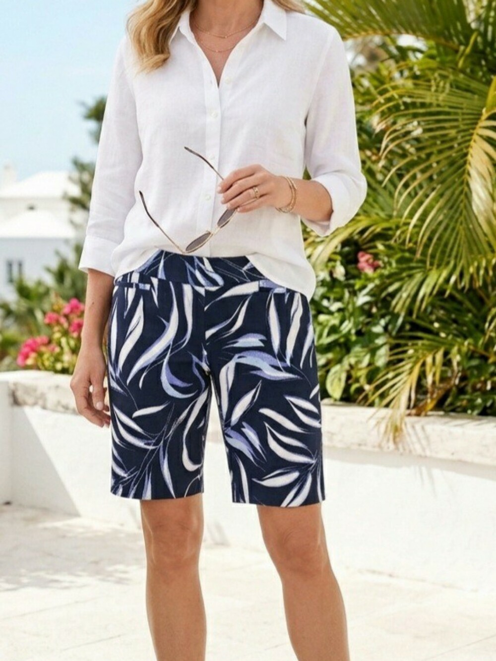 Chico's So Slimming Brigitte Pull-On Bermuda Shorts Foliage Print Size 0.5 / 6